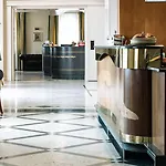 Phi Astoria 4*