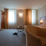 Phi Astoria 4*