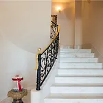 Phi Astoria 4*