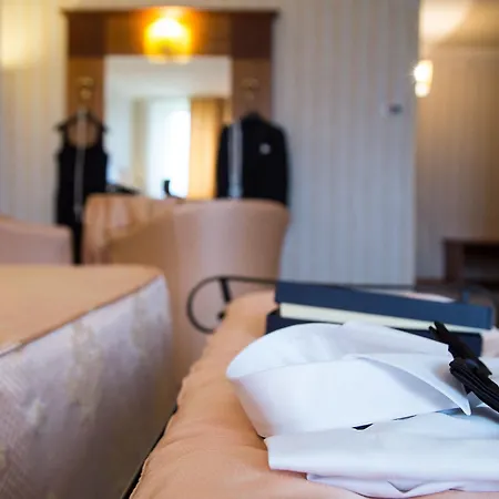 Phi Astoria 4*