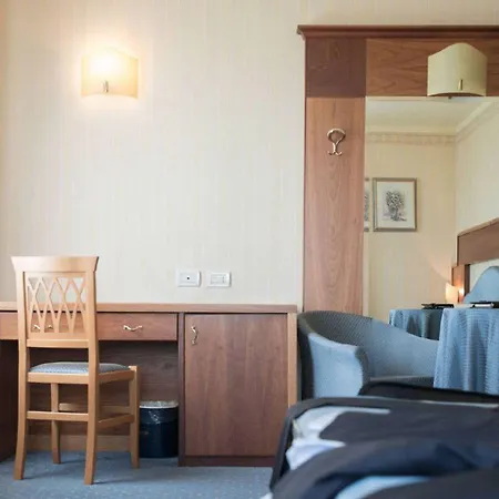 Phi Astoria Hotel 4*