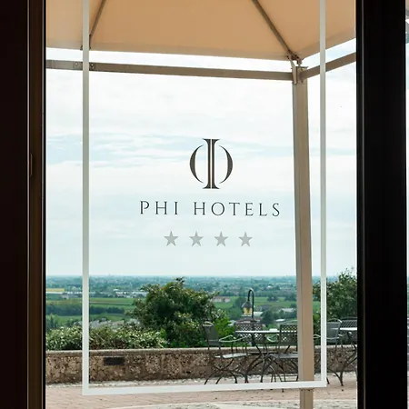 Phi Astoria 酒店 4*