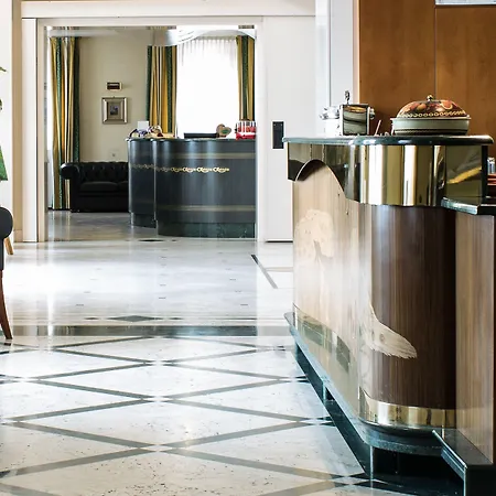 Phi Astoria 4*