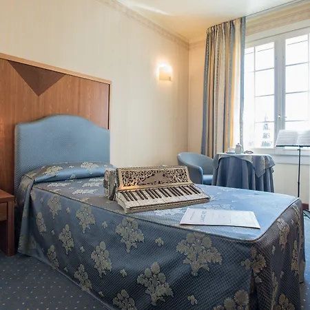 Phi Astoria Hotel 4*