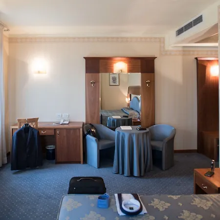 Phi Astoria 酒店 苏塞加纳