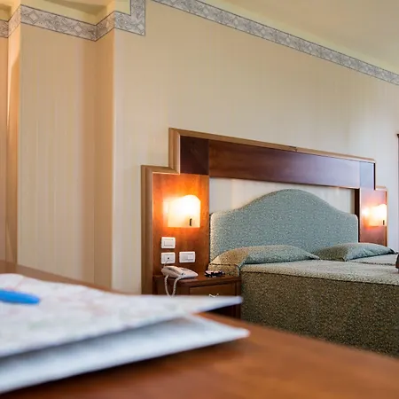 Phi Astoria 酒店 苏塞加纳