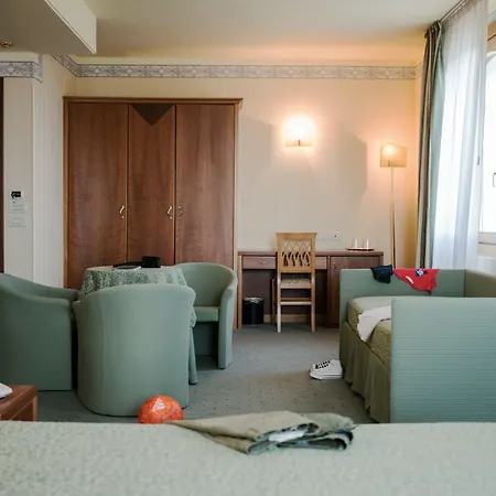 Phi Astoria 酒店 4*