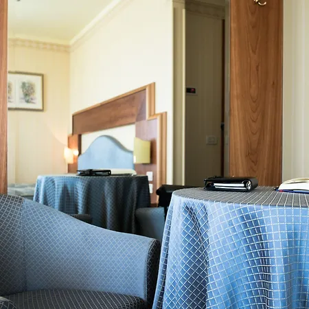 酒店 Phi Astoria 苏塞加纳