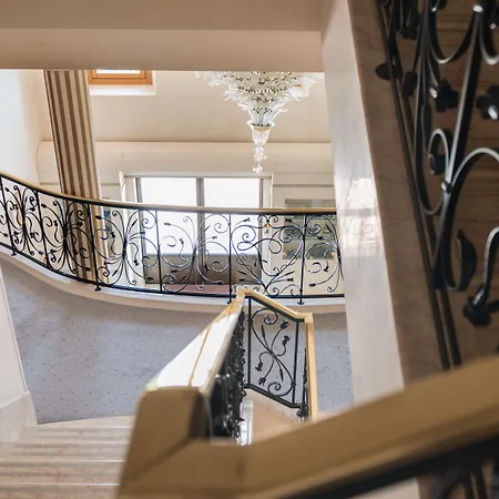 Hotel Phi Astoria