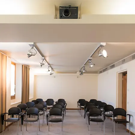 Phi Astoria 酒店 苏塞加纳