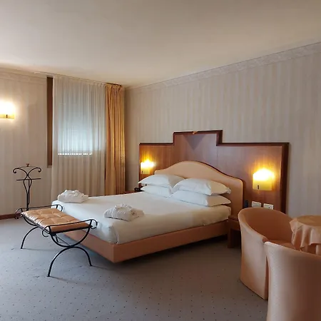 Phi Astoria Hotel