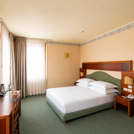 Hotel Phi Astoria 4*