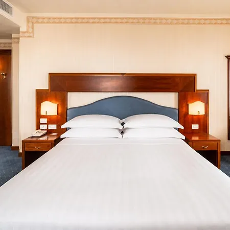 Phi Astoria 4*