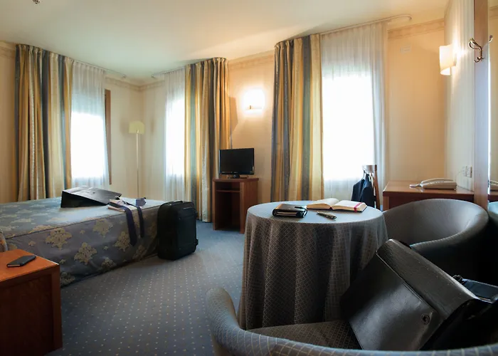 Phi Astoria Hotel 4*