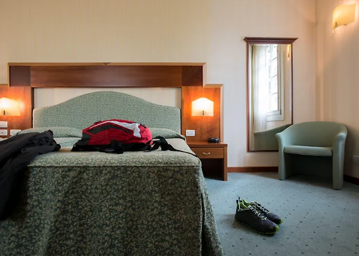 Hotel Phi Astoria 4*