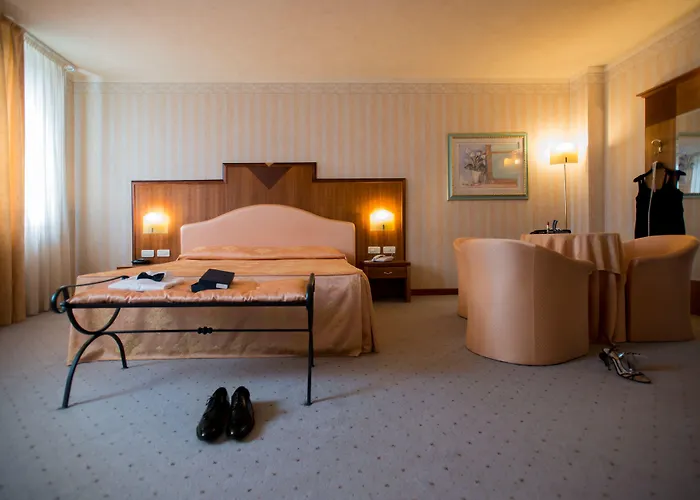 Hotel Phi Astoria 4*