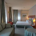 Phi Astoria מלון 4*