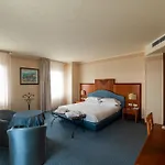 Phi Astoria מלון Susegana