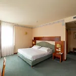 Phi Astoria מלון Susegana