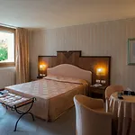 Phi Astoria 4*