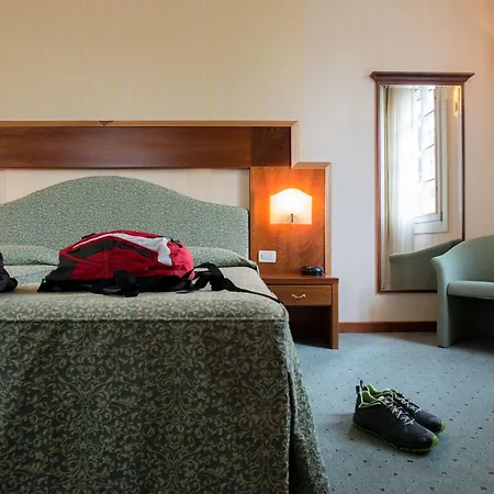 Hotel Phi Astoria 4*