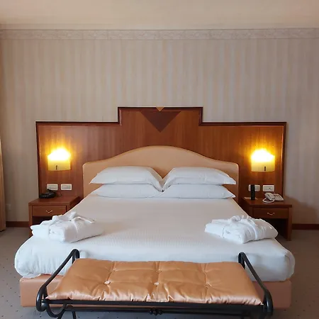 Hotell Phi Astoria
