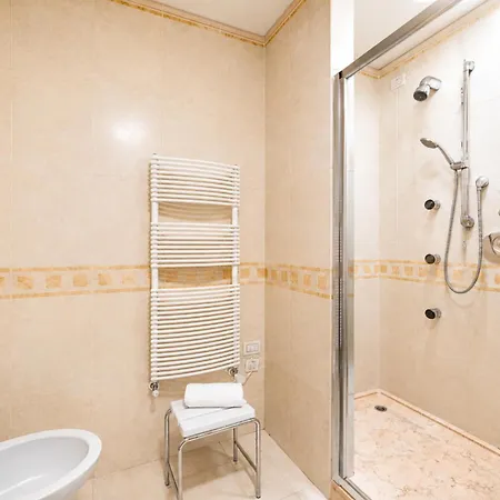 Phi Astoria 4*