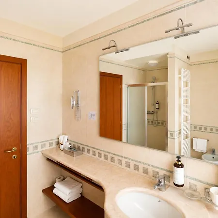 فندق Phi Astoria