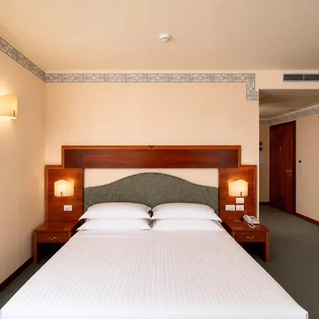 Phi Astoria Hotell