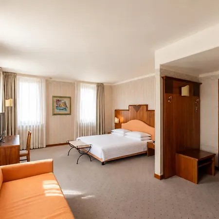 Phi Astoria فندق Susegana