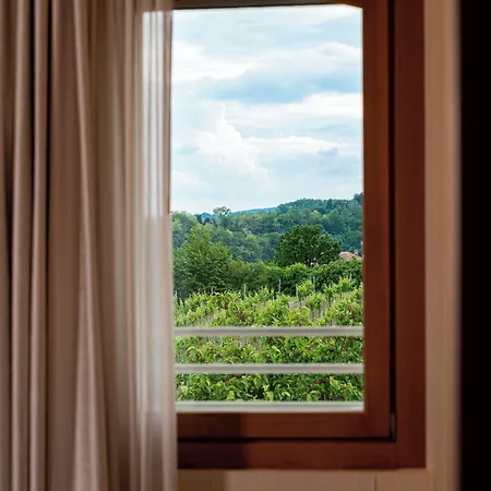 Phi Astoria 4*