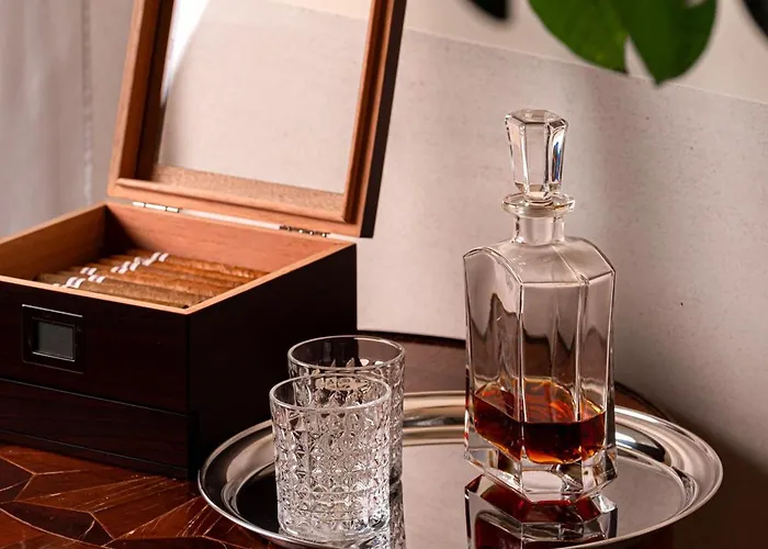 Phi Astoria 호텔 4*