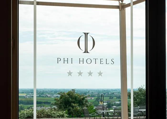 Phi Astoria Hotel 4*