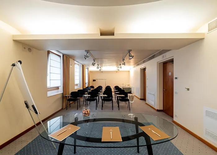 Phi Astoria 호텔 수세가나