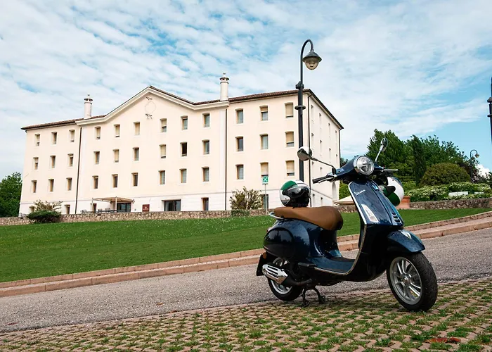 호텔 Phi Astoria 4*