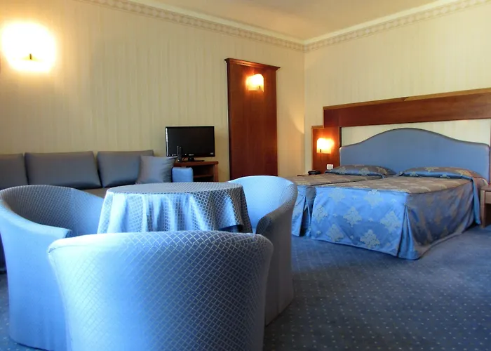 Phi Astoria 호텔 4*