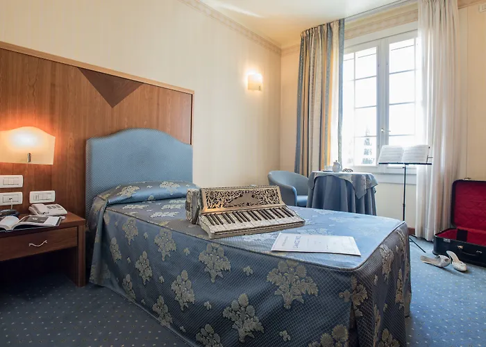 Phi Astoria 호텔 4*